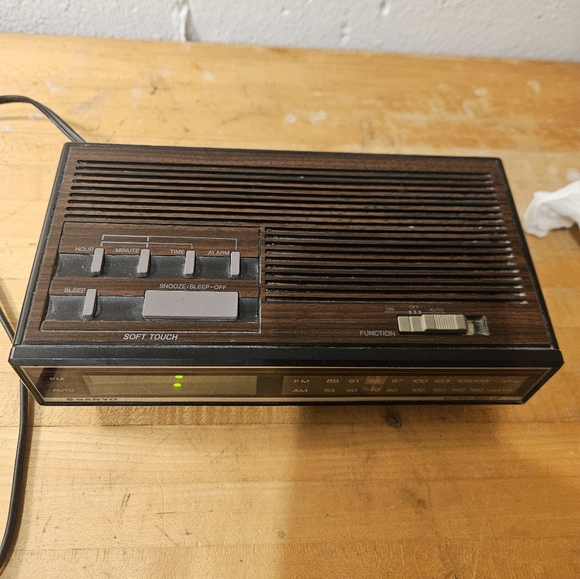 Sanyo AM/FM Radio Digital Alarm Clock RM 5008 Wood Grain Tested&Works - Picture 4 of 6